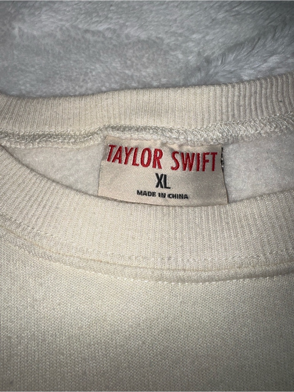 “Loving him was red” official Taylor swift sweatshirt and shorts set - Picture 4 of 6